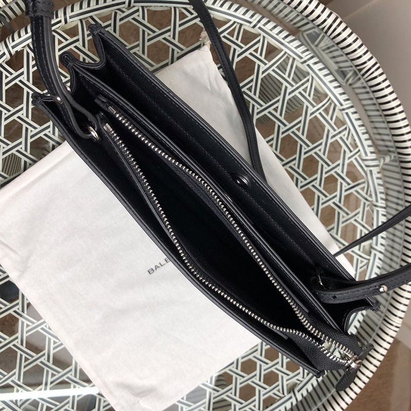 欲しい♡超限定♪バレンシアガ ネイビー ポシェット M コピー ショルダーバッグ クラッチ 339937AQ37N1000品質保証